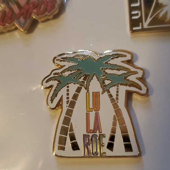 LuLaRoe Cruise '17 Pin Set NWT - Picture 5 of 5
